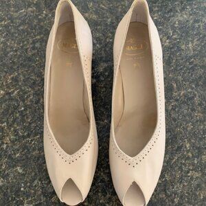 Bruno Magli Italian-made cream-coloured leather sandals 10N